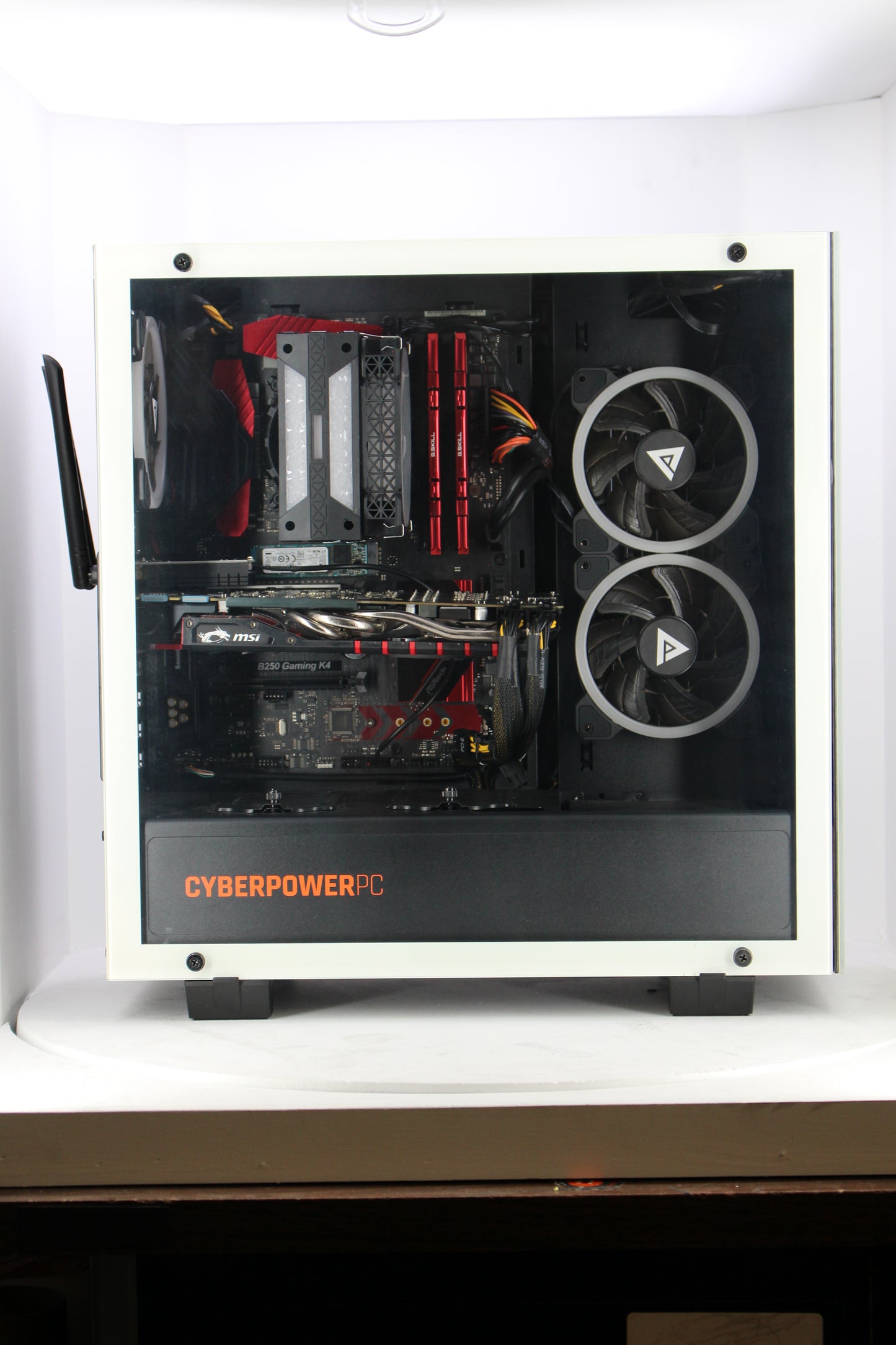CyberPowerPC Onyxia White | i7 | 16GB | 980