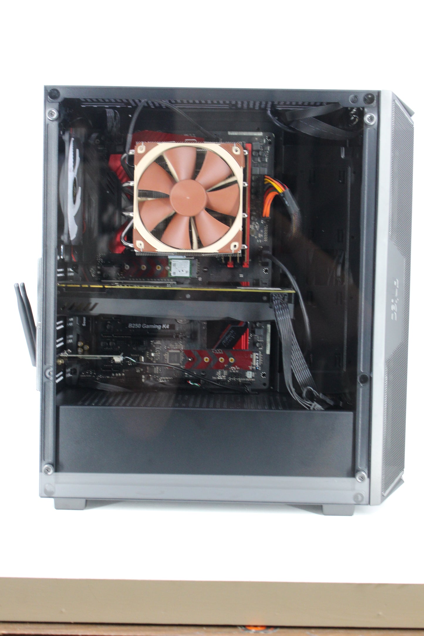 Antec AX61 Elite | i7-7700 | 16GB | 1070