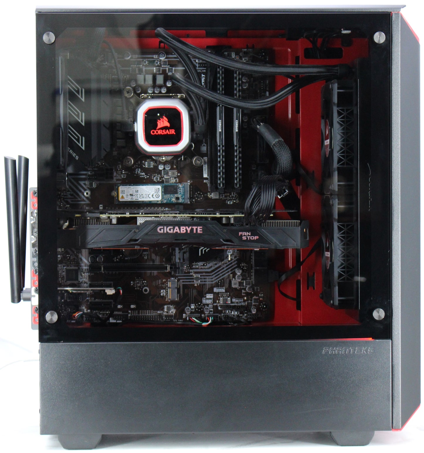 Phanteks | i7-9700K | 16GB | GTX 1070 Ti