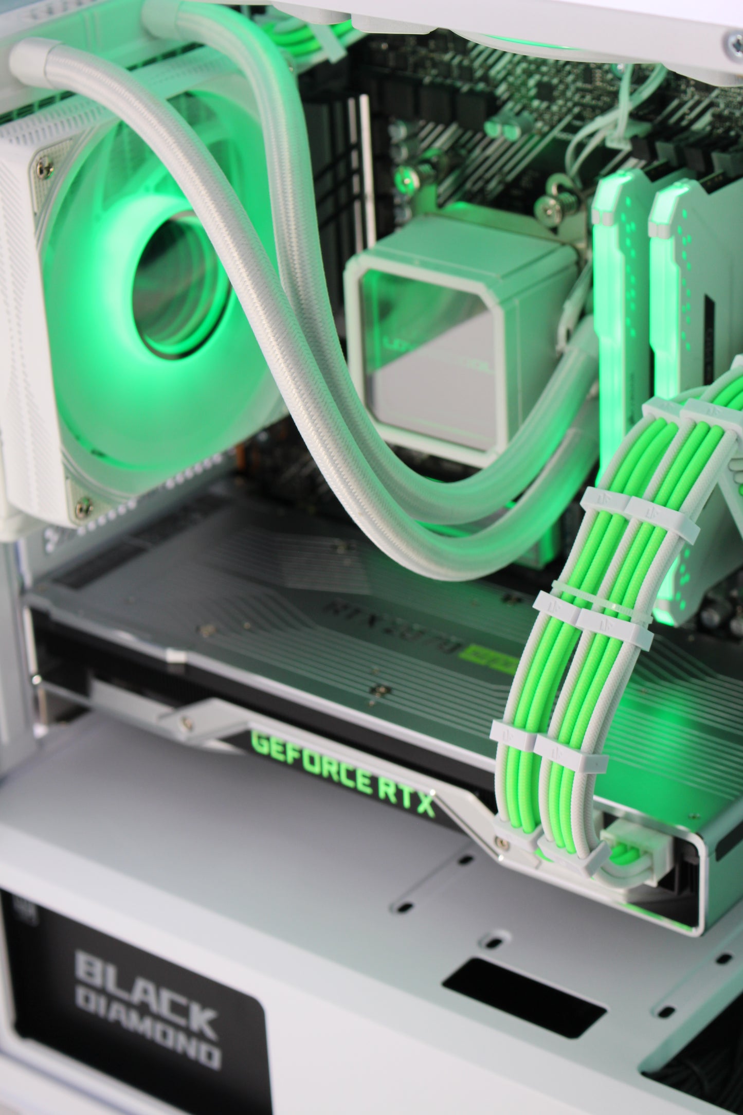 Sama M203 | R5 5600X | 16GB | RTX 2070 Super