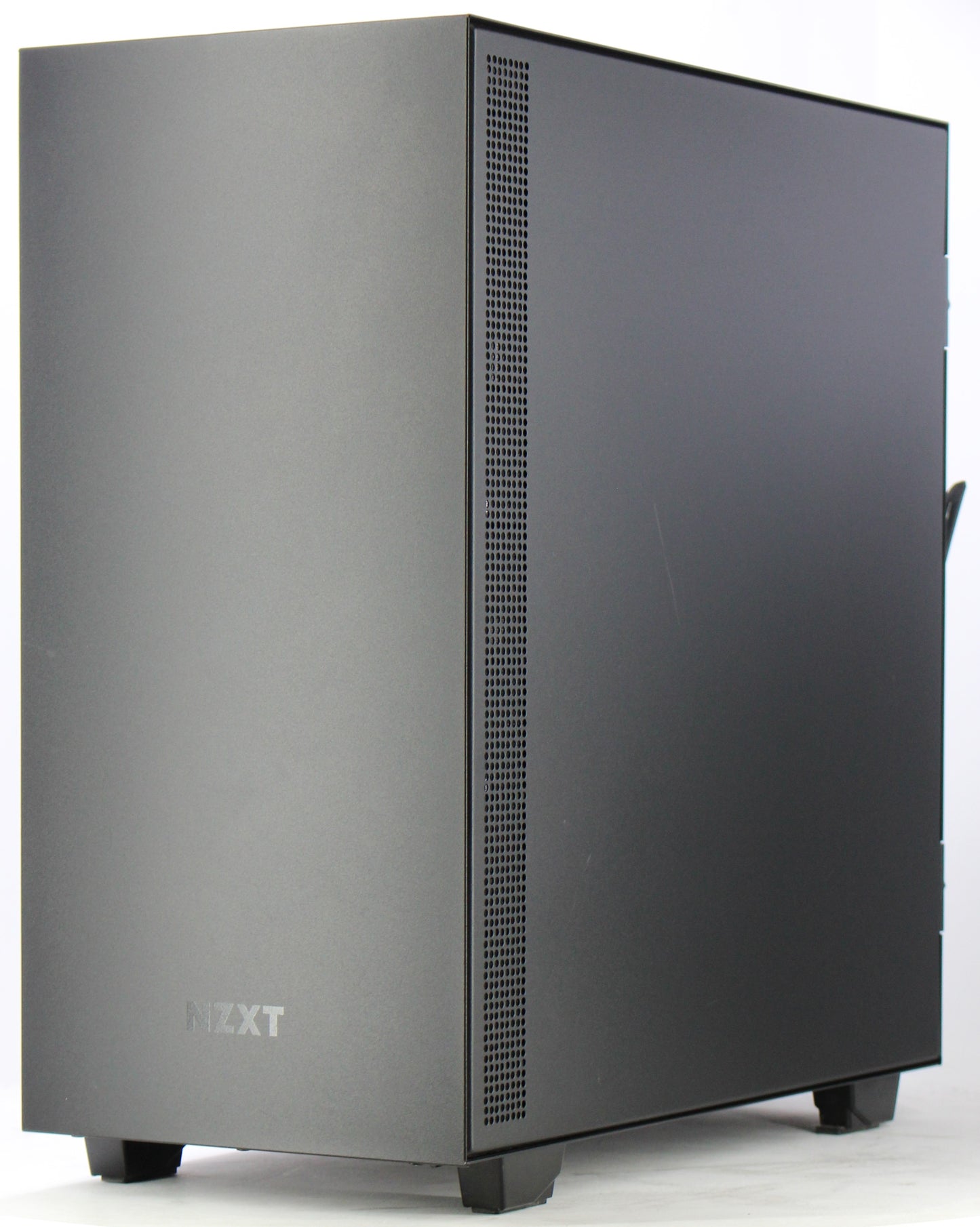 NZXT |  i7-9700K | 16GB RAM | RTX 2060