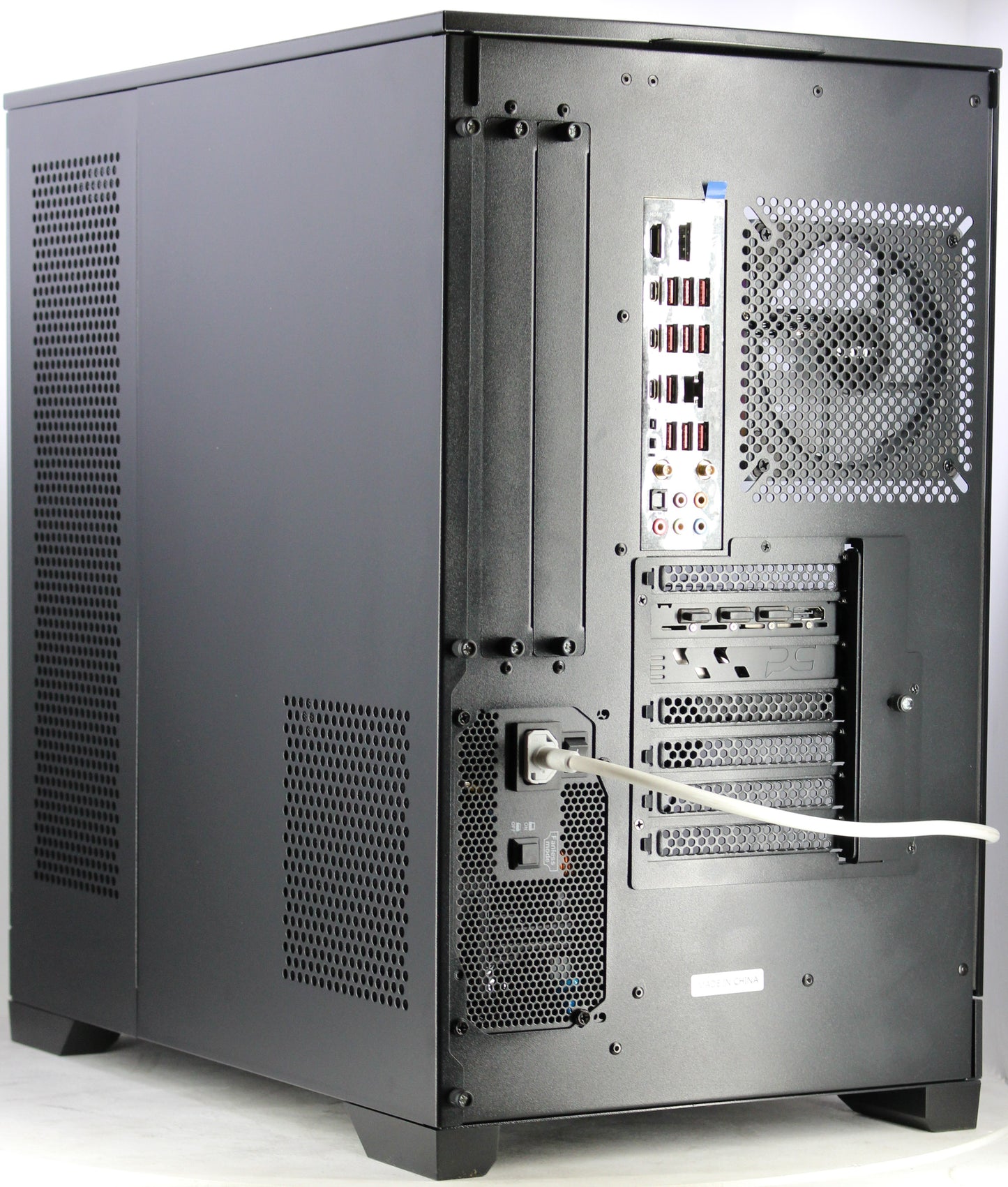 Sama 3021 | R7 9700X | 64GB | RX 9070XT